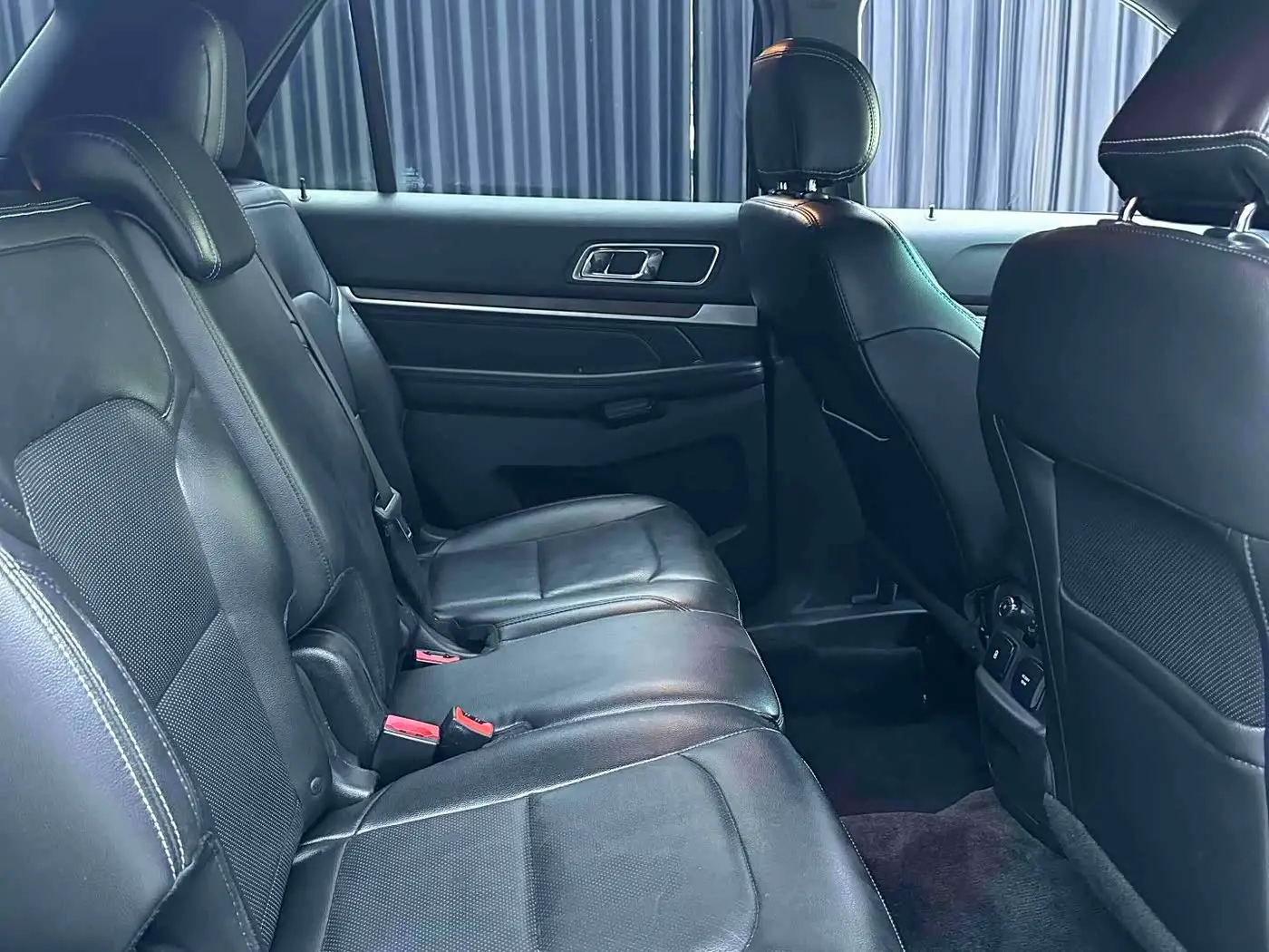 Ford Explorer 2017 — Photo 14/19