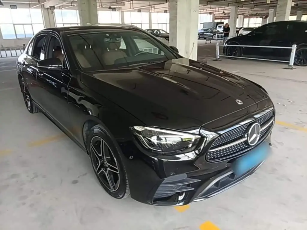 Mercedes-Benz E-Class 2023 — Photo 4/20