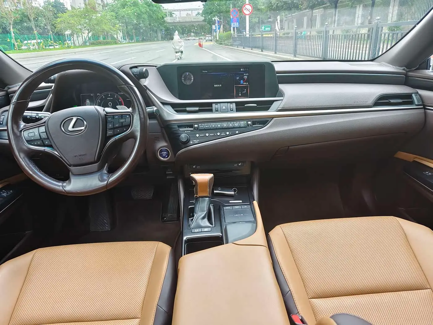 Lexus ES 2020 — Фото 8/11