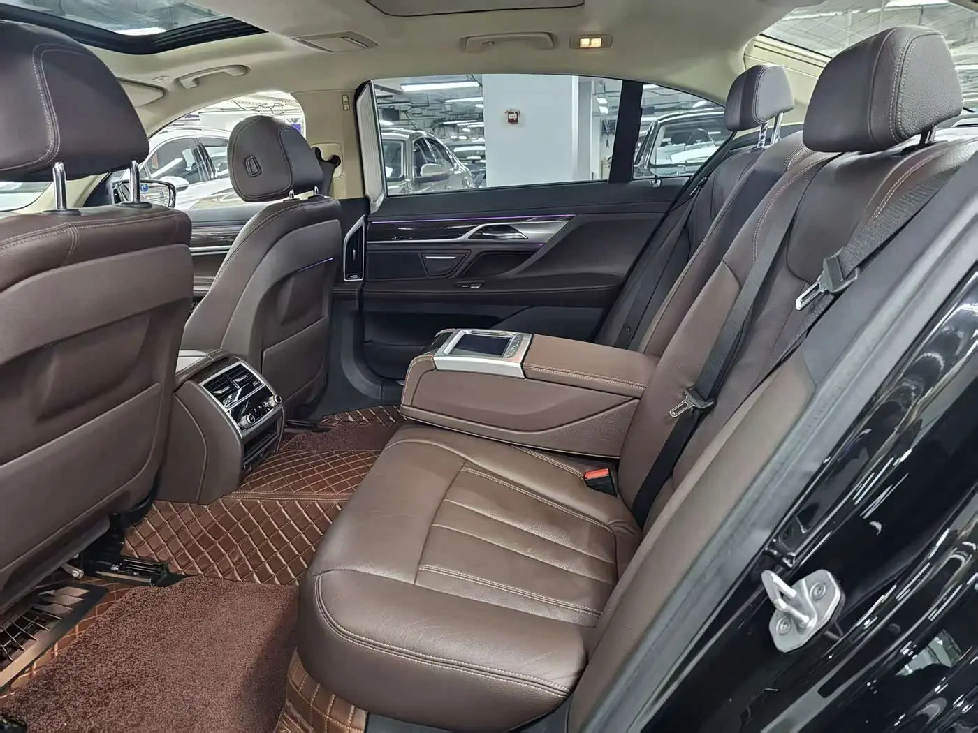 BMW 7 Series 2017 — Şəkil 10/19