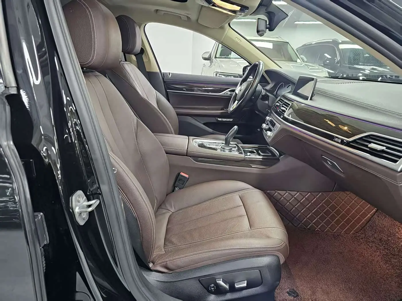 BMW 7 Series 2017 — Şəkil 16/19