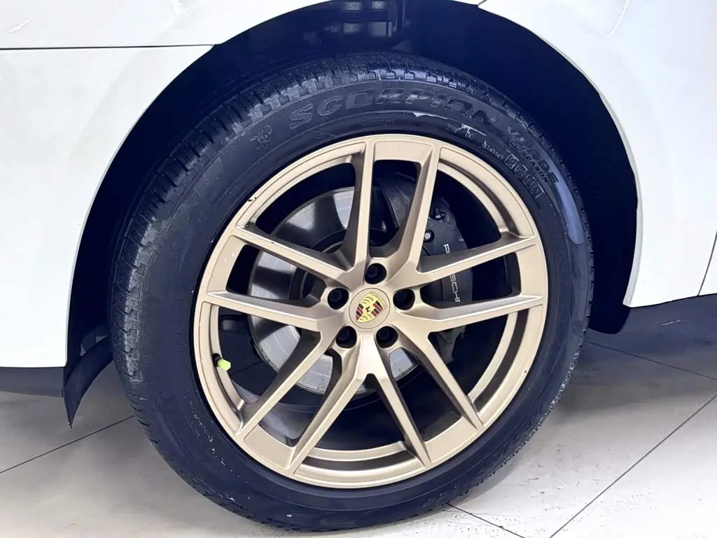 Porsche Macan 2023 — Photo 15/17