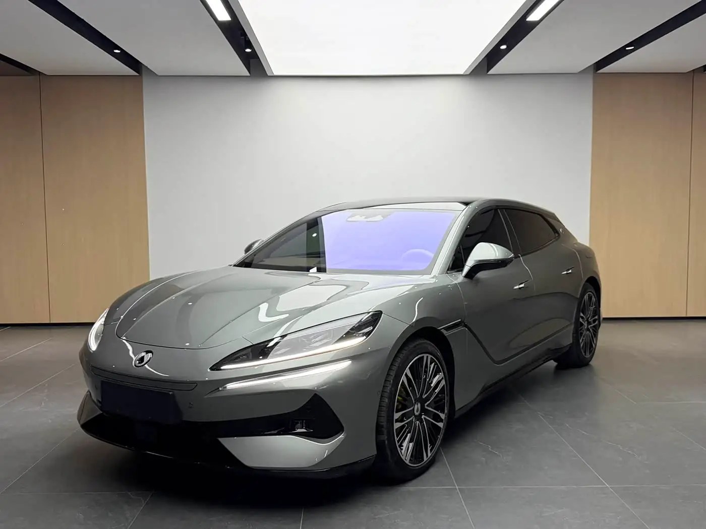 Denza Z9GT, 2024