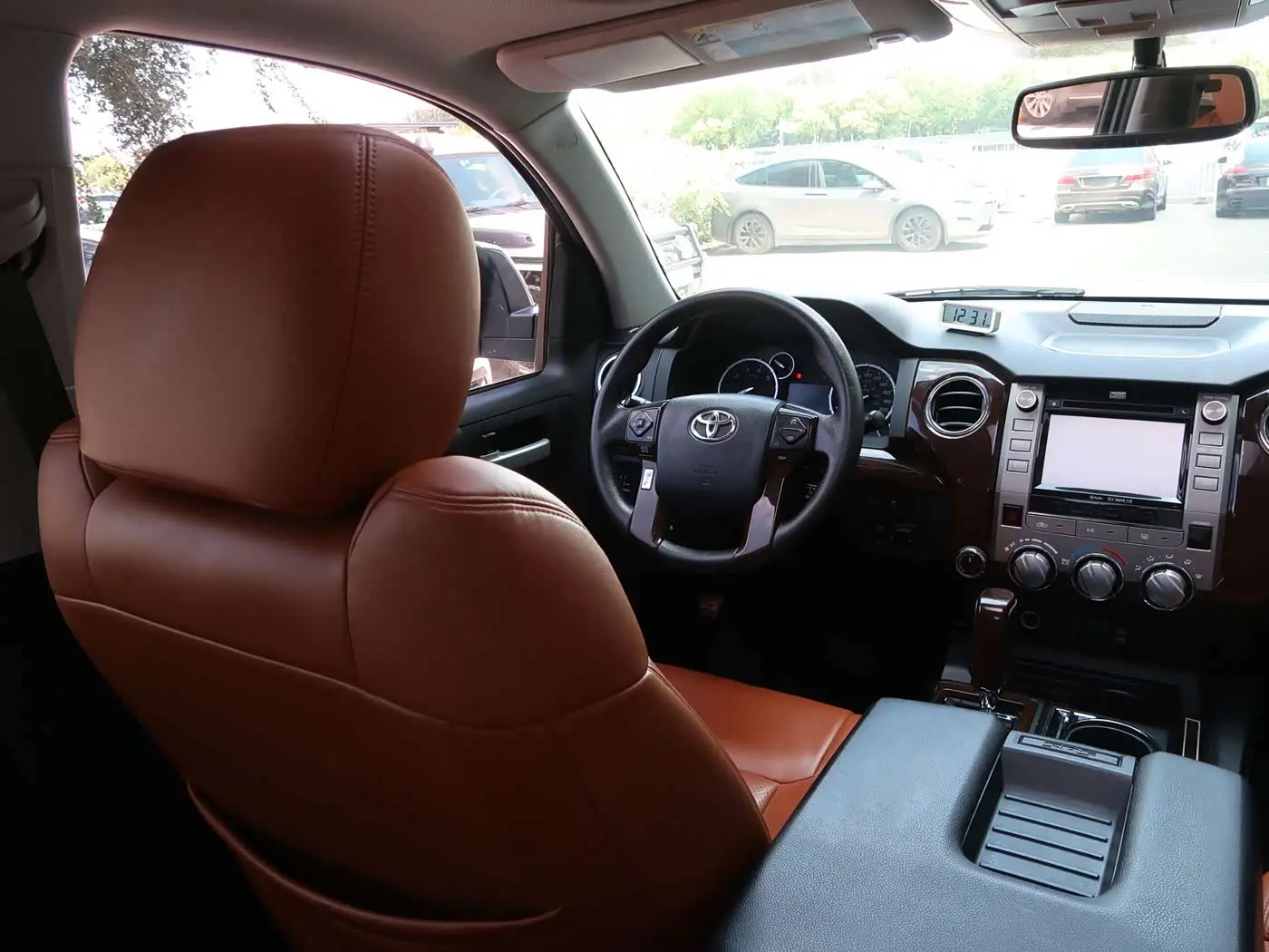 Toyota Tundra 2016 — Photo 8/12