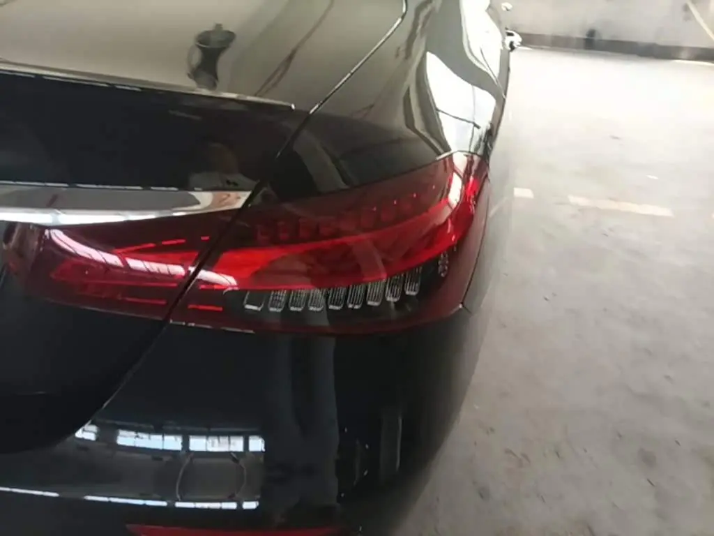 Mercedes-Benz E-Class 2023 — Photo 8/20