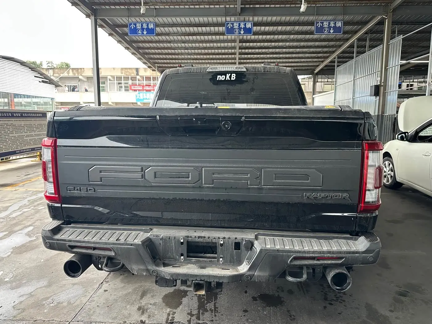 Ford F-150 Raptor 2023 — ფოტო 9/11