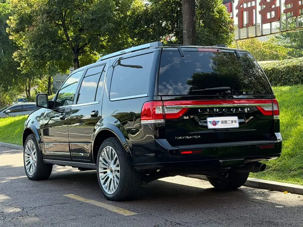 Lincoln Navigator 2018 — Фото 4/14