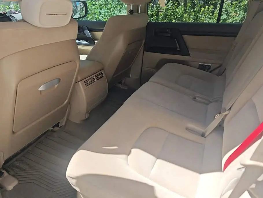 Toyota Land Cruiser 2015 — Photo 11/16