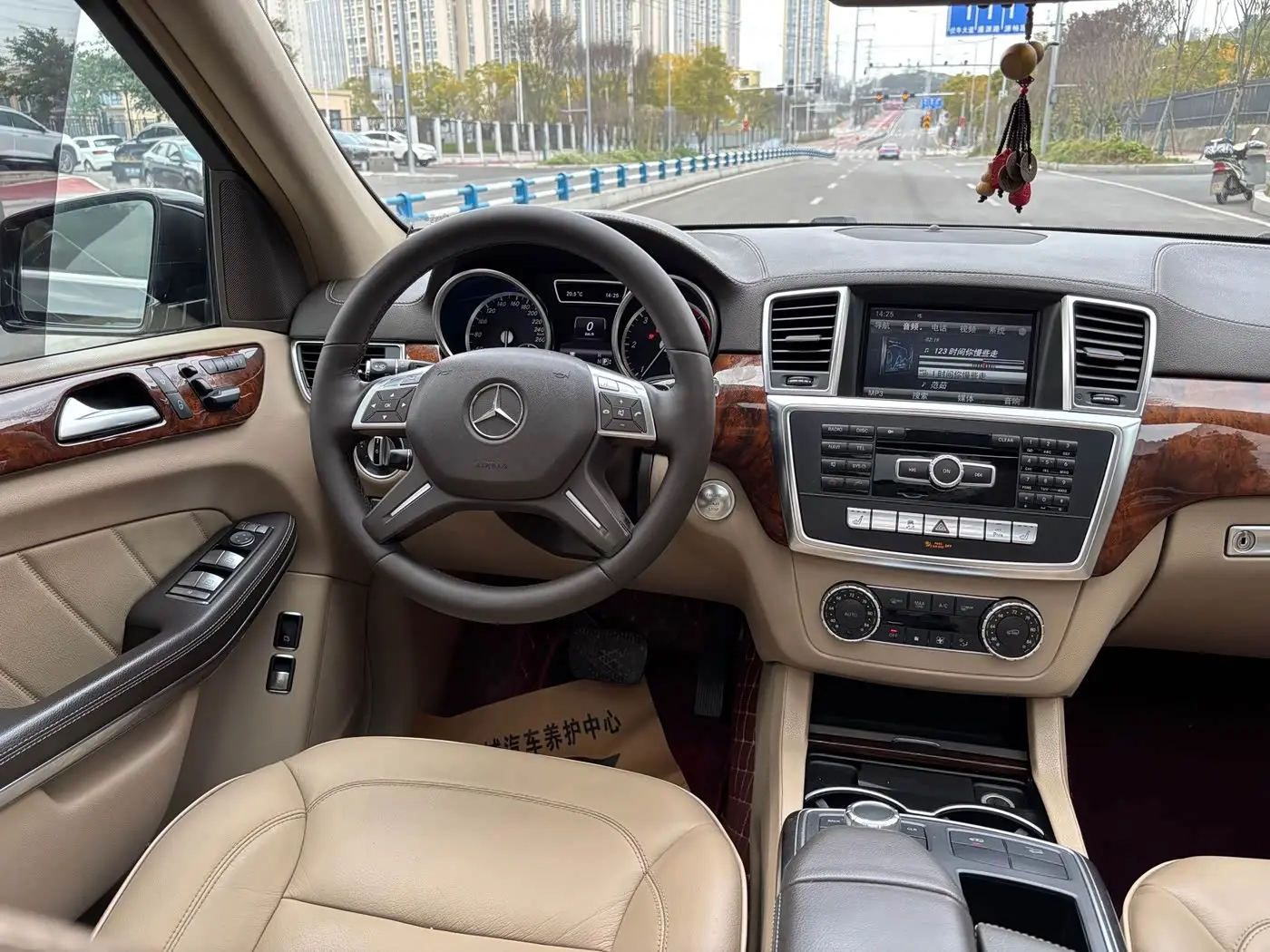 Mercedes-Benz GL-Class 2013 — Photo 12/13