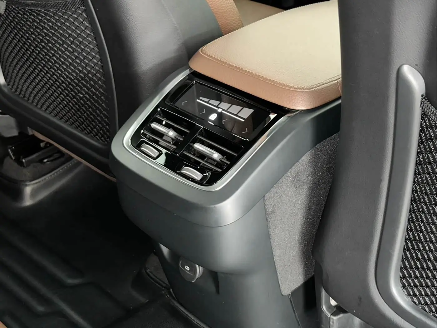 Volvo XC90 2021 — Photo 14/20