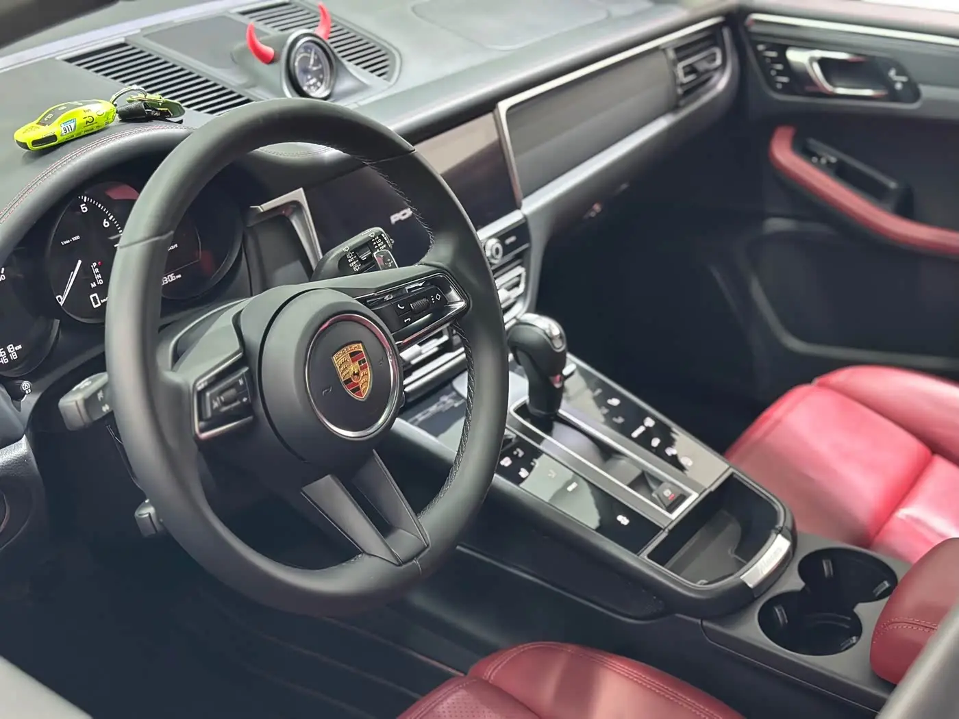 Porsche Macan 2022 — Photo 14/20