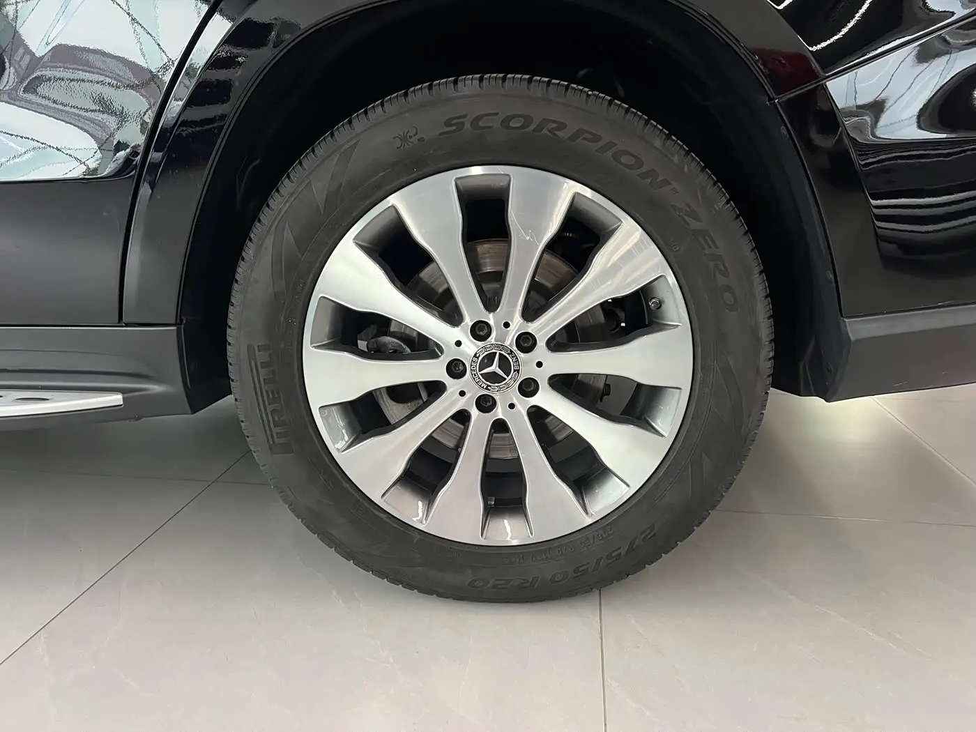 Mercedes-Benz GLS 2017 — Photo 8/20