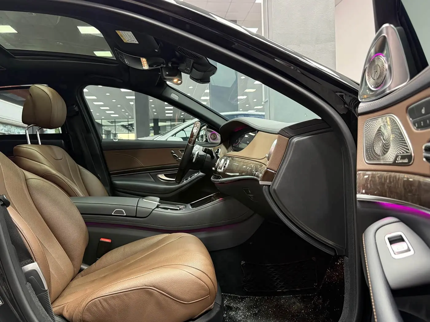 Mercedes-Benz S-Class 2019 — Photo 10/18