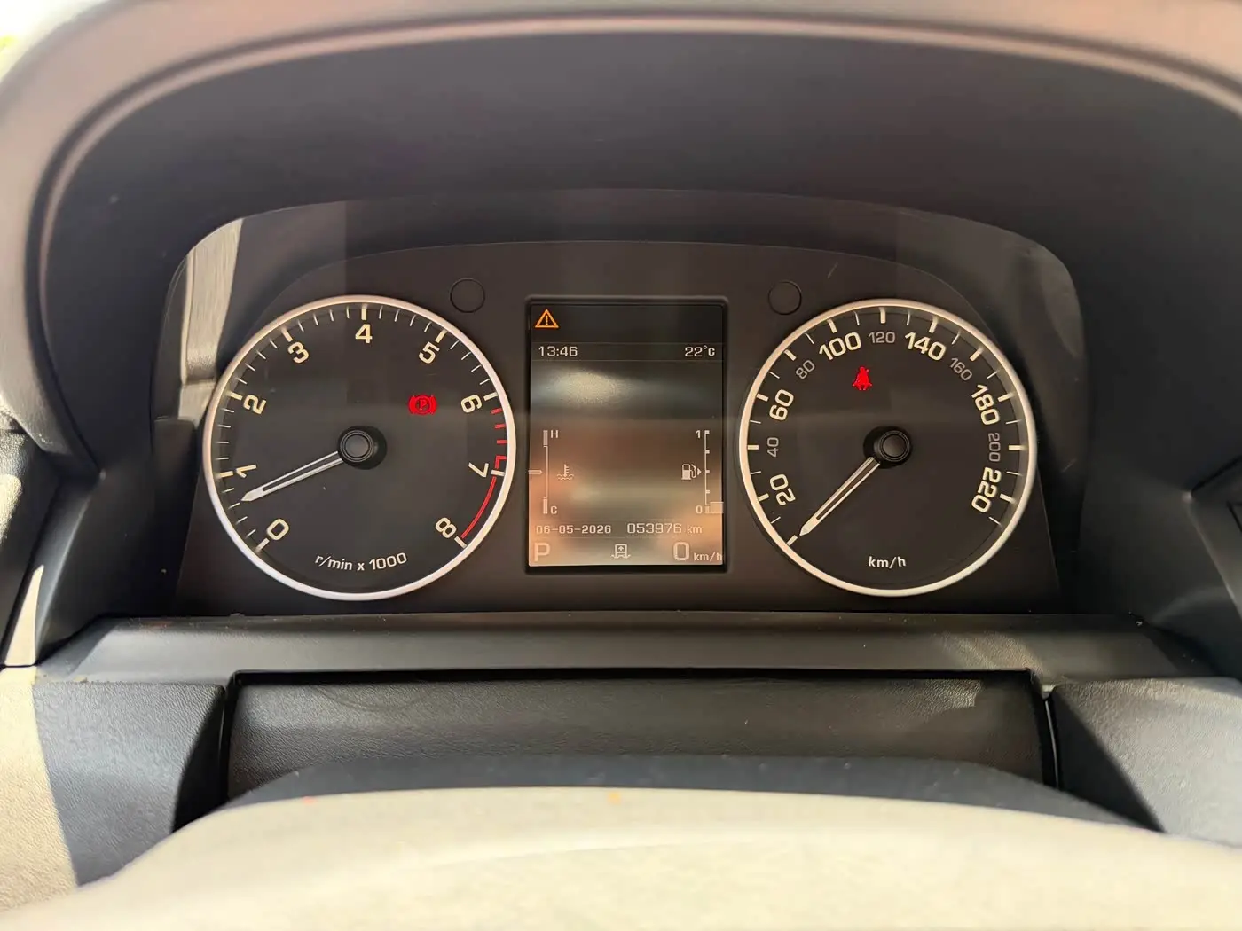 Land Rover Discovery 2016 — Photo 6/19