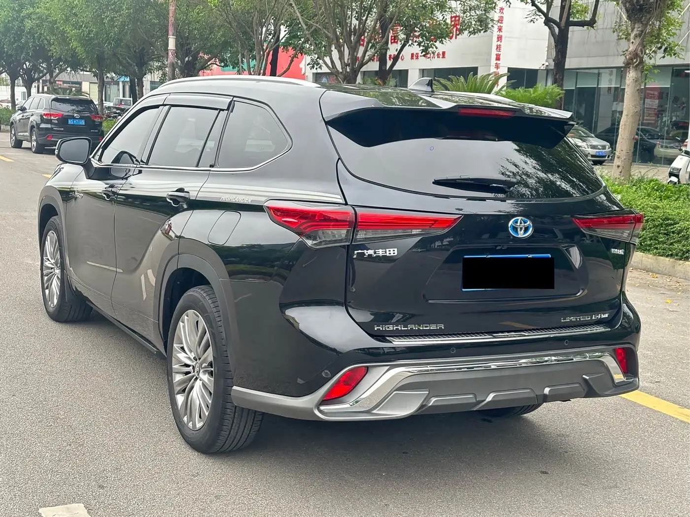 Toyota Highlander 2021 — Фото 4/14