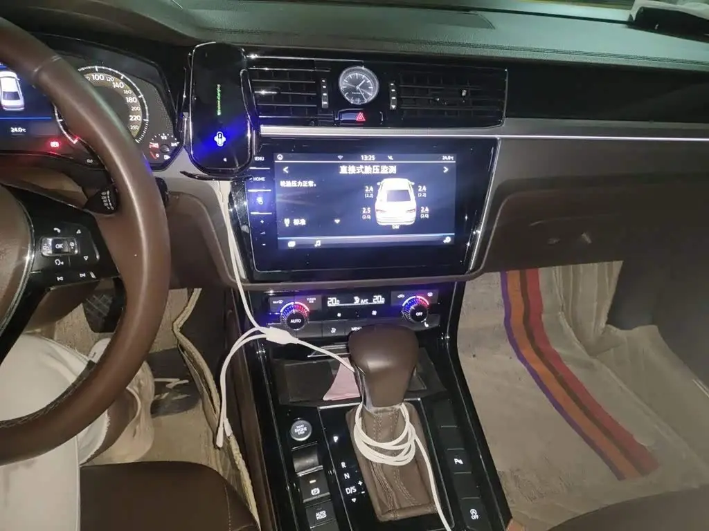 Volkswagen Phideon 2021 — Photo 6/20