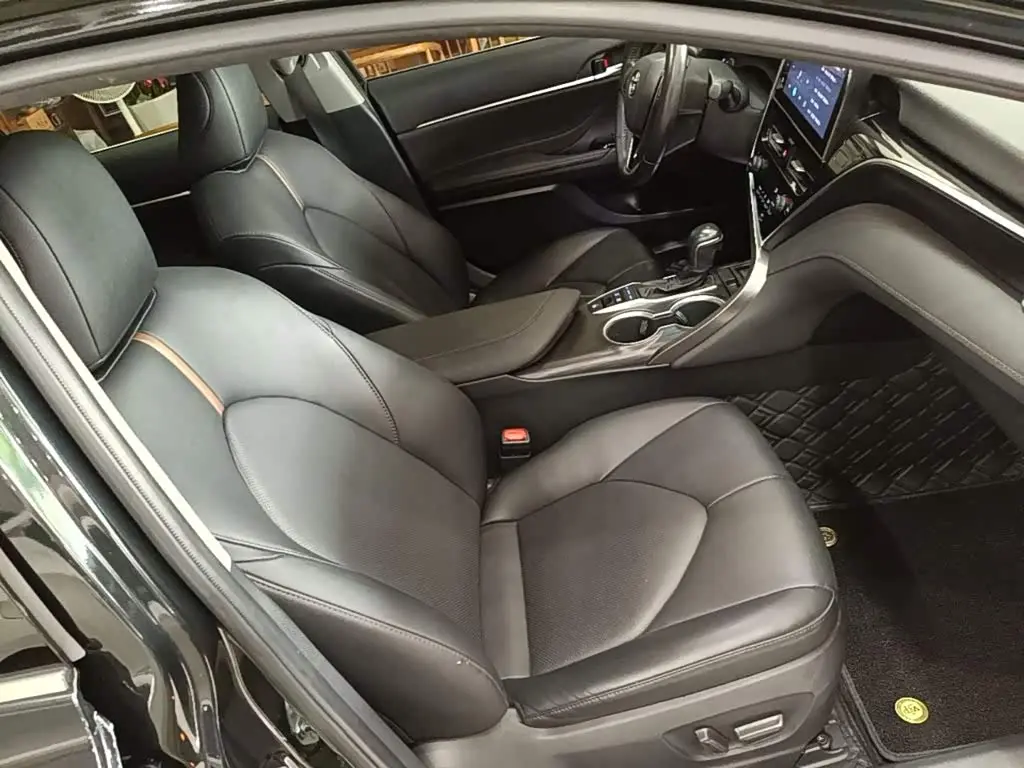 Toyota Camry 2024 — ფოტო 16/20
