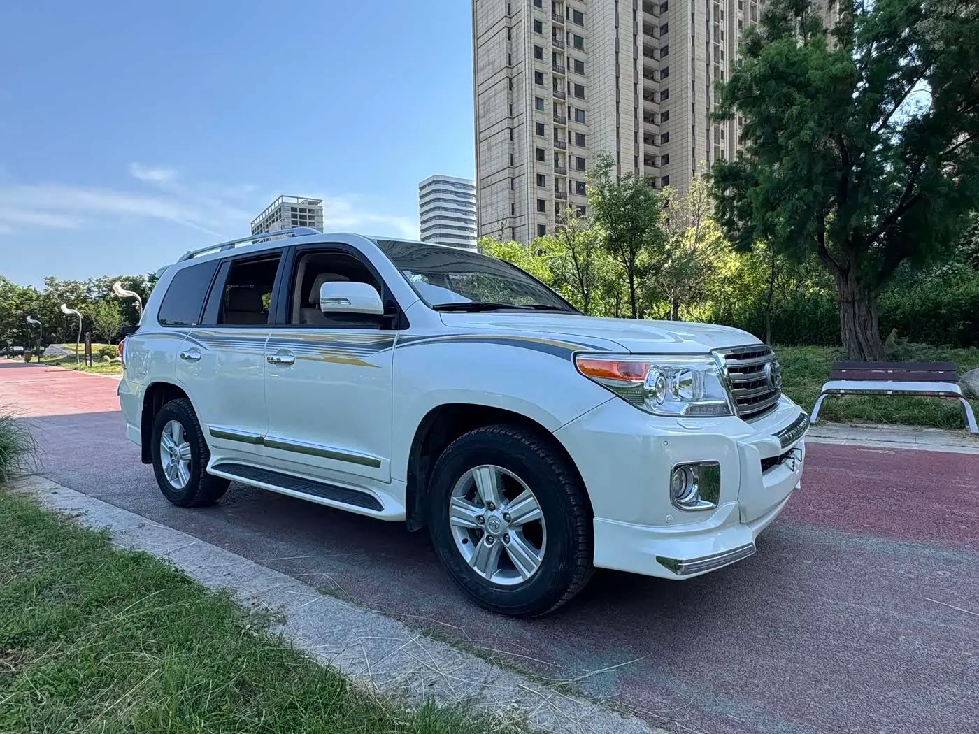 Toyota Land Cruiser 2015 — Photo 8/20