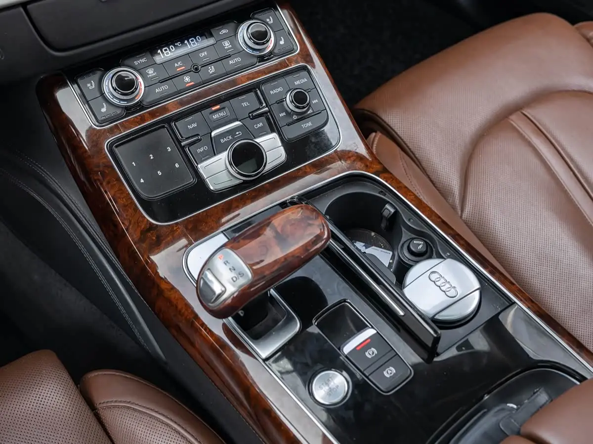 Audi A8 2013 — Photo 15/20