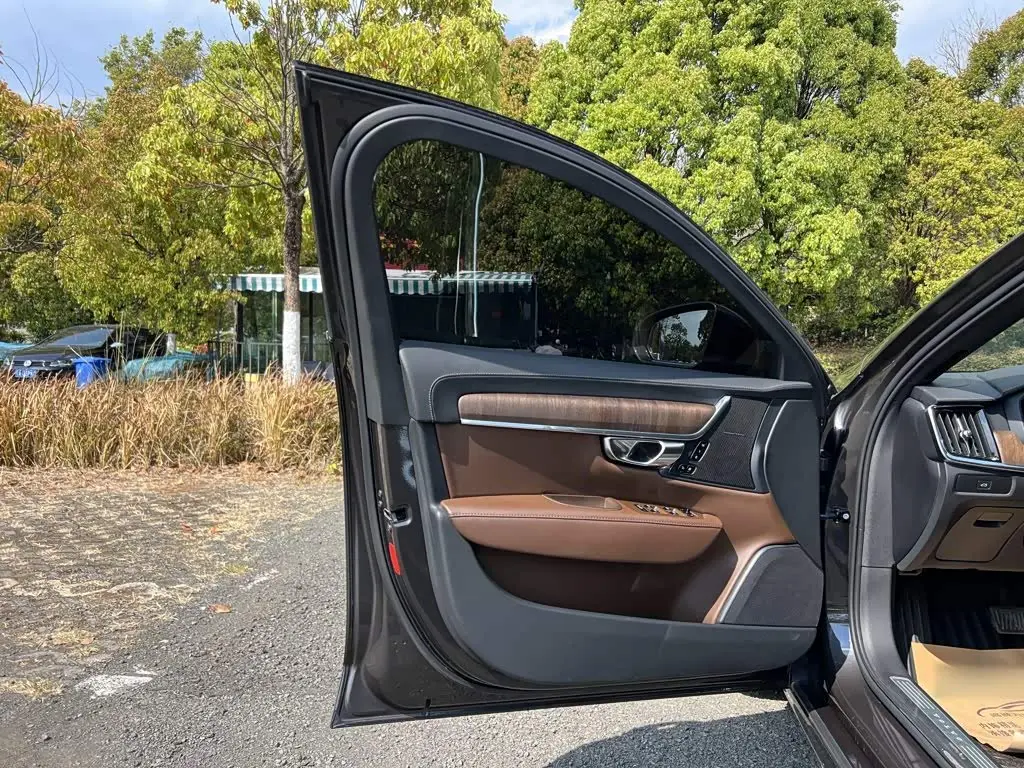 Volvo S90 2022 — Photo 17/20