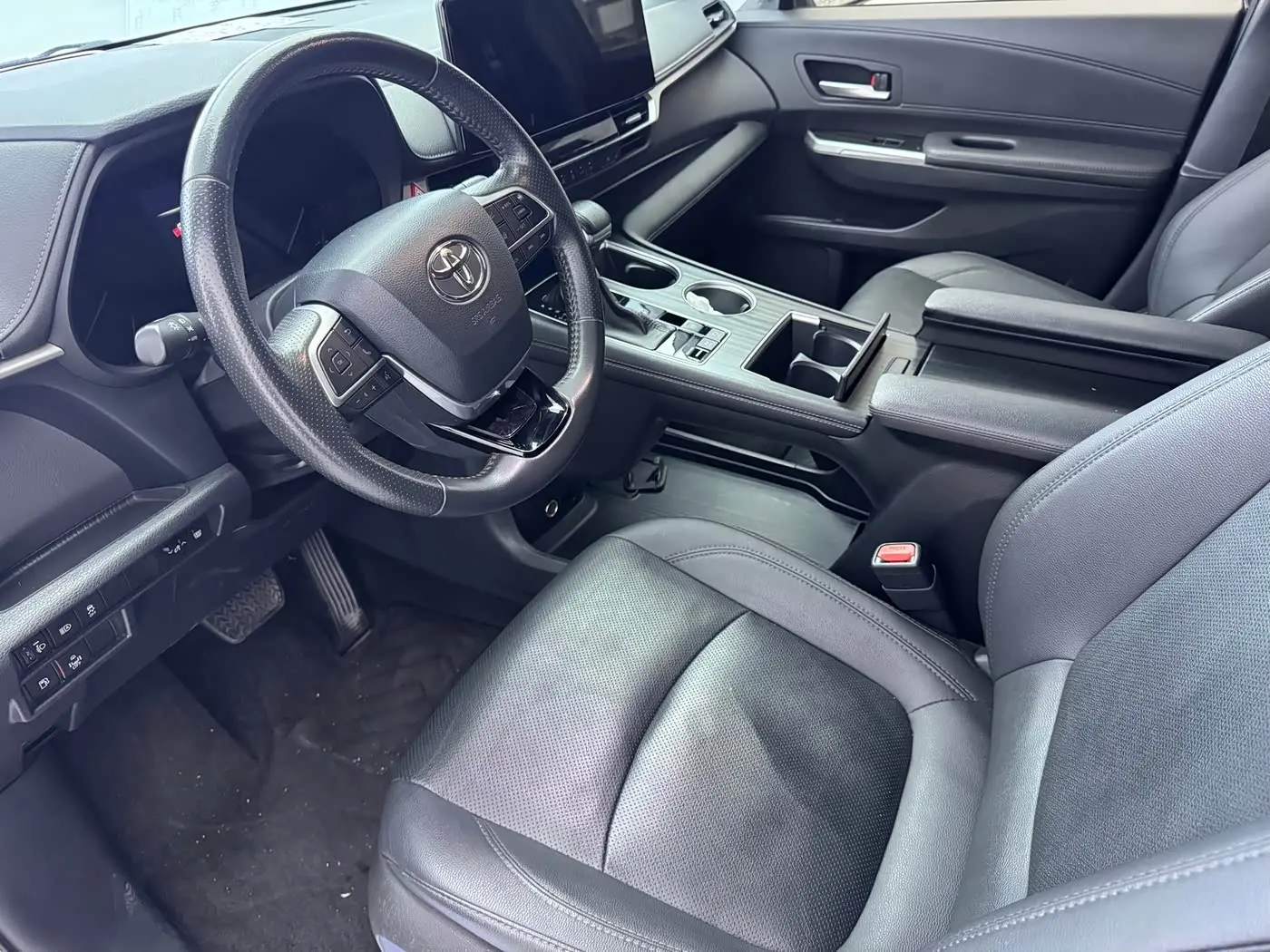 Toyota Sienna 2022 — Photo 4/16