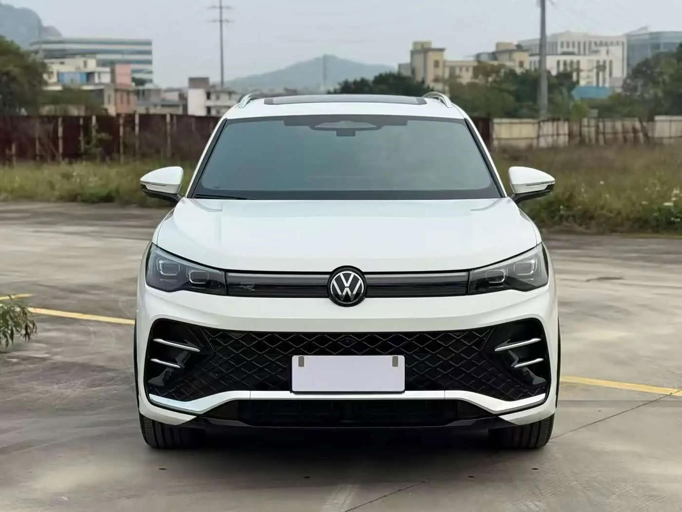 Volkswagen Tiguan L 2025 — Фото 2/9