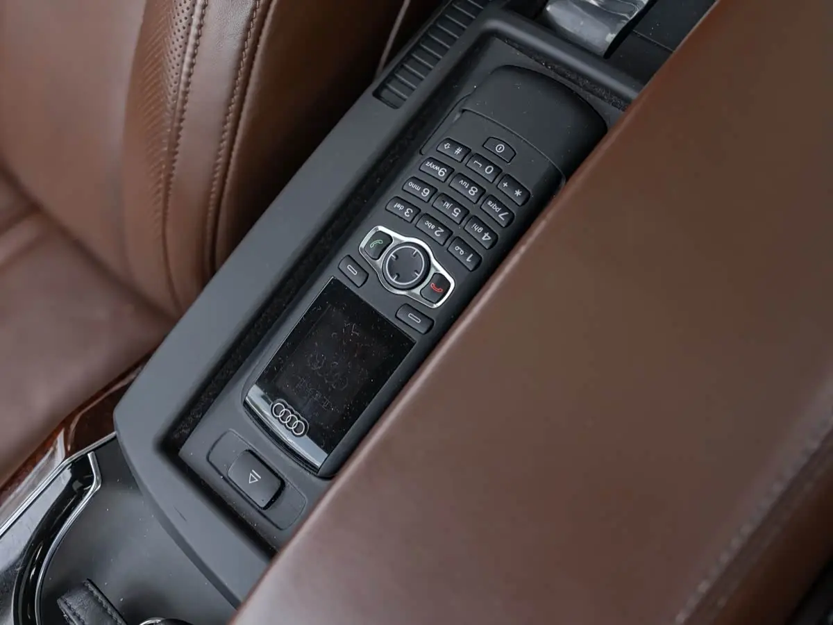 Audi A8 2013 — Photo 17/20