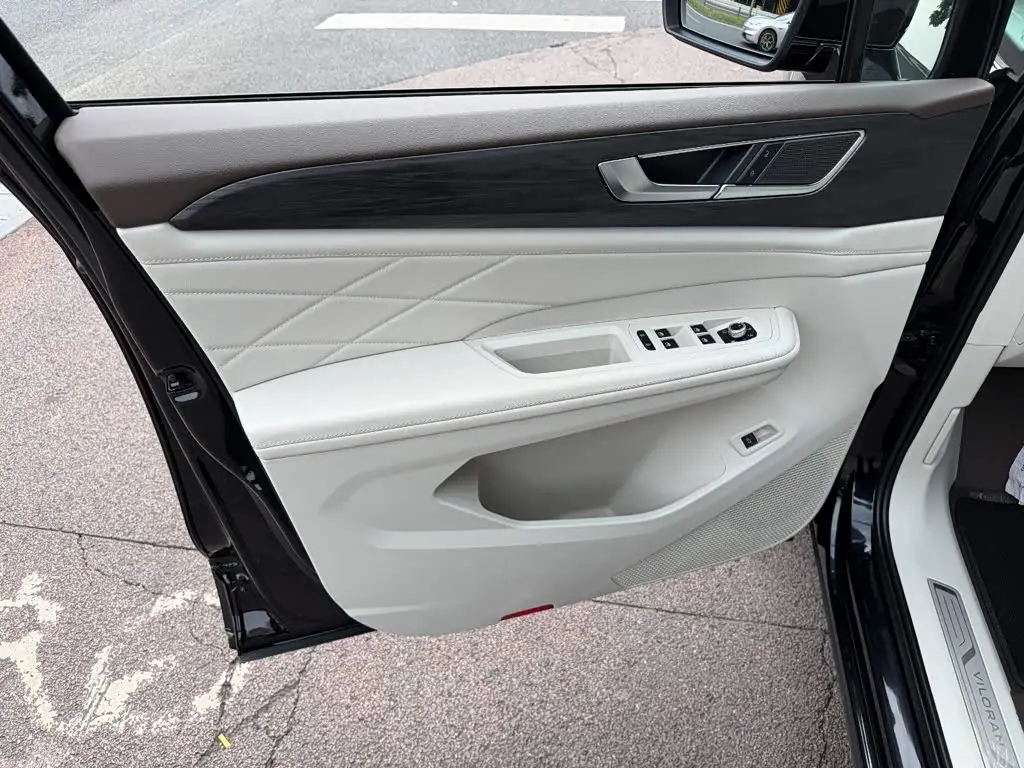 Volkswagen Viloran 2023 — Şəkil 6/14