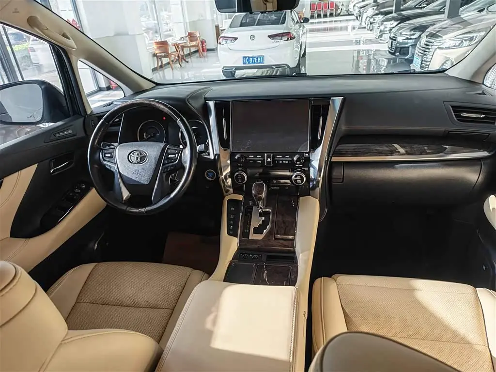 Toyota Vellfire 2022 — Фото 7/14