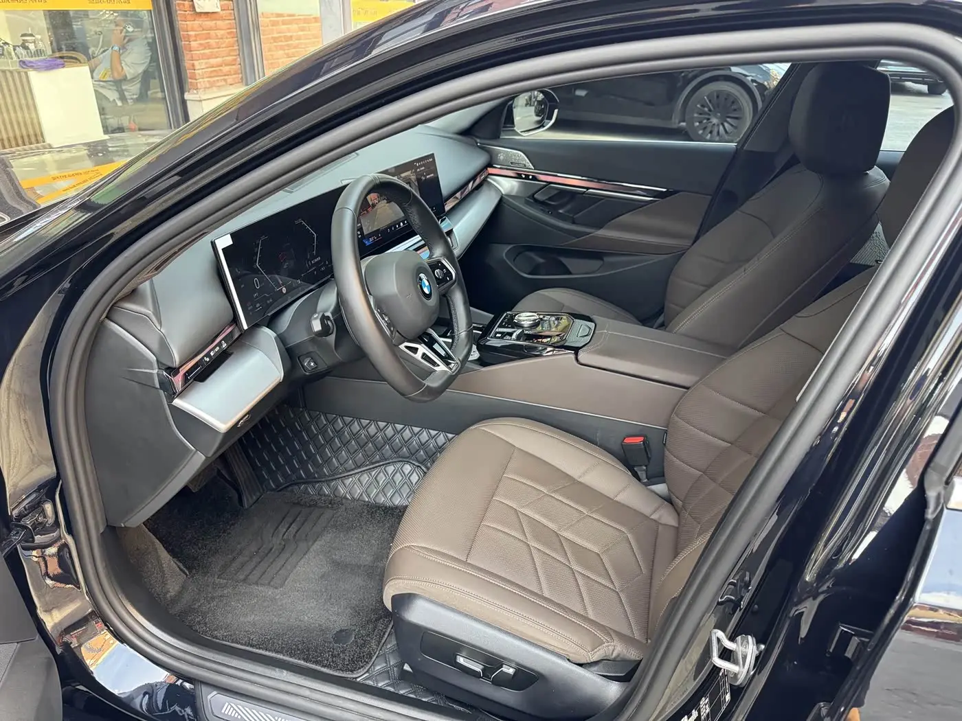 BMW 5 Series 2025 — Photo 8/20