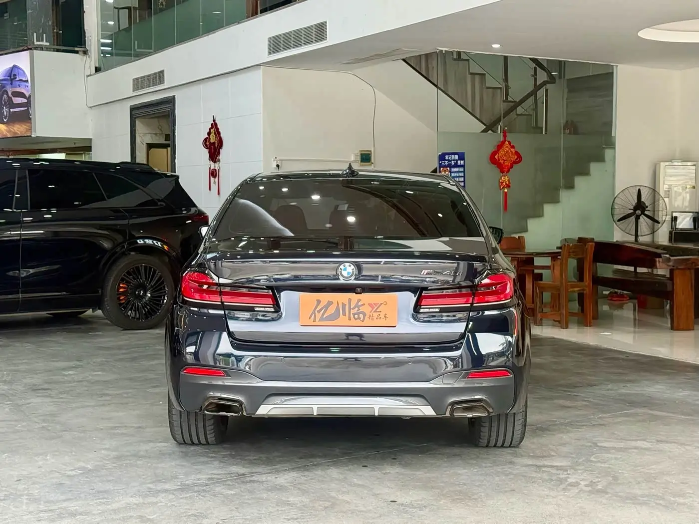 BMW 5 Series 2023 — Photo 13/14