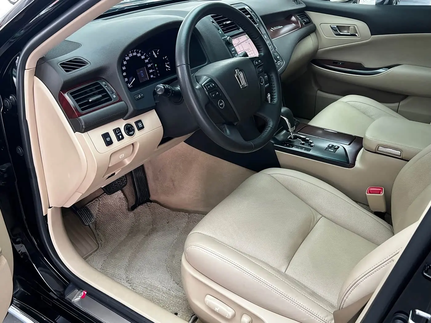 Toyota Crown 2012 — Şəkil 12/20