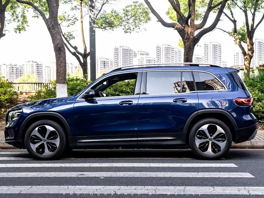 Mercedes-Benz GLB 2021 — Фото 2/10
