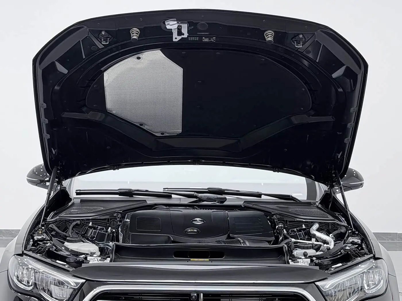 Mercedes-Benz E-Class 2025 — Photo 18/20