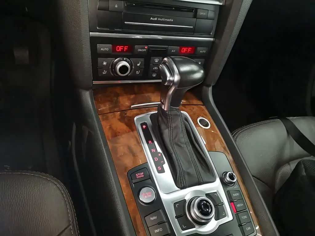 Audi Q7 2015 — Photo 11/20