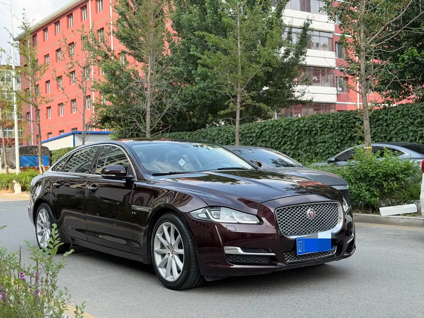 Jaguar XJ 2016 — Фото 3/9