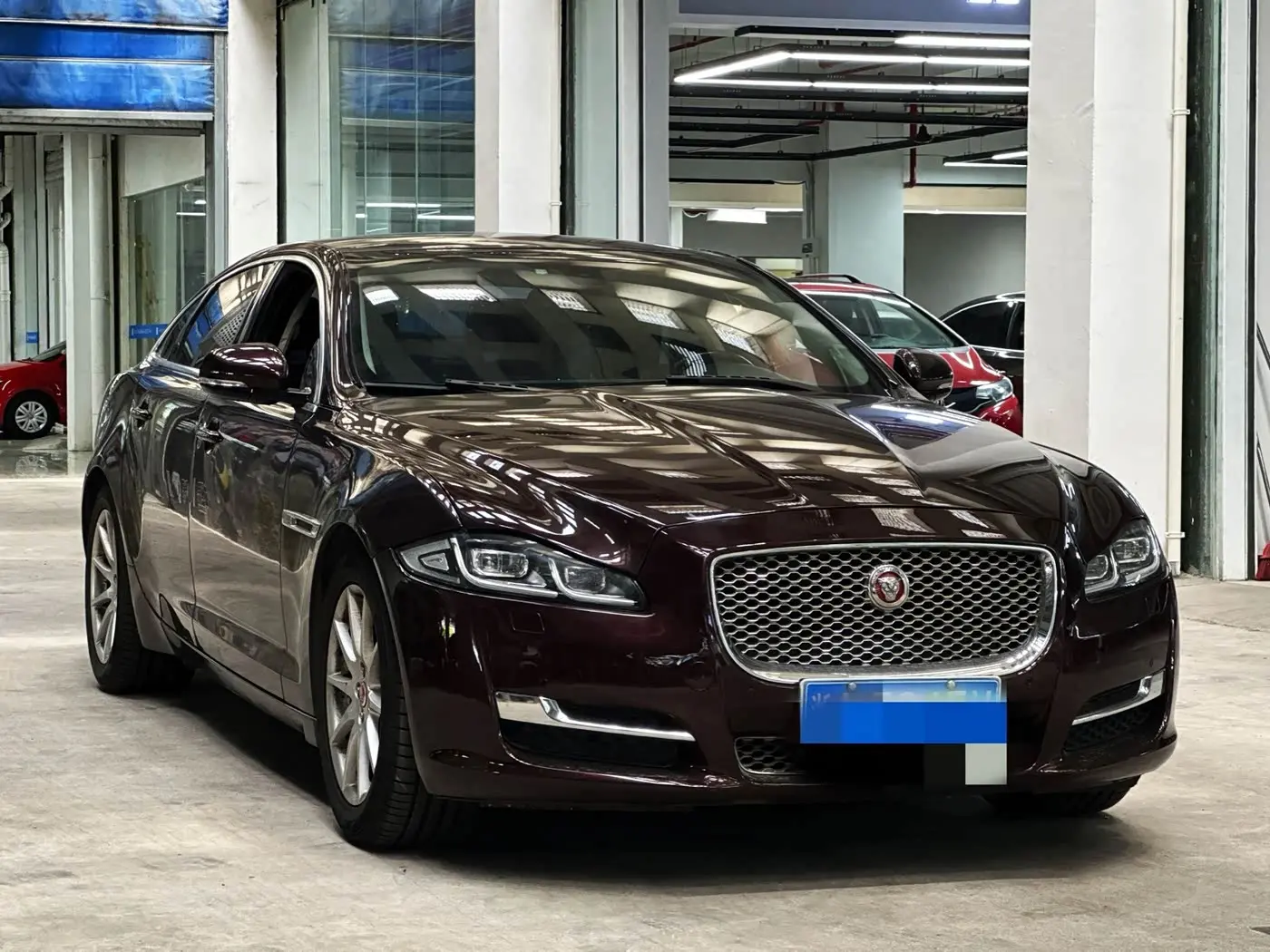 Jaguar XJ 2018 — Фото 3/16