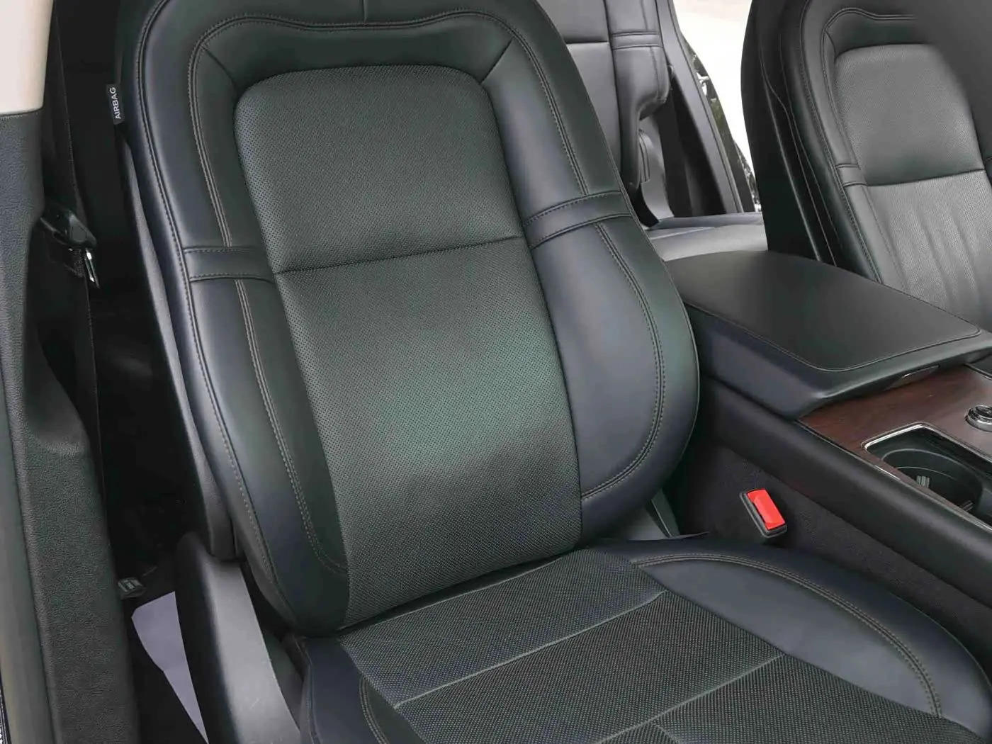 Lincoln Aviator 2021 — Photo 19/20