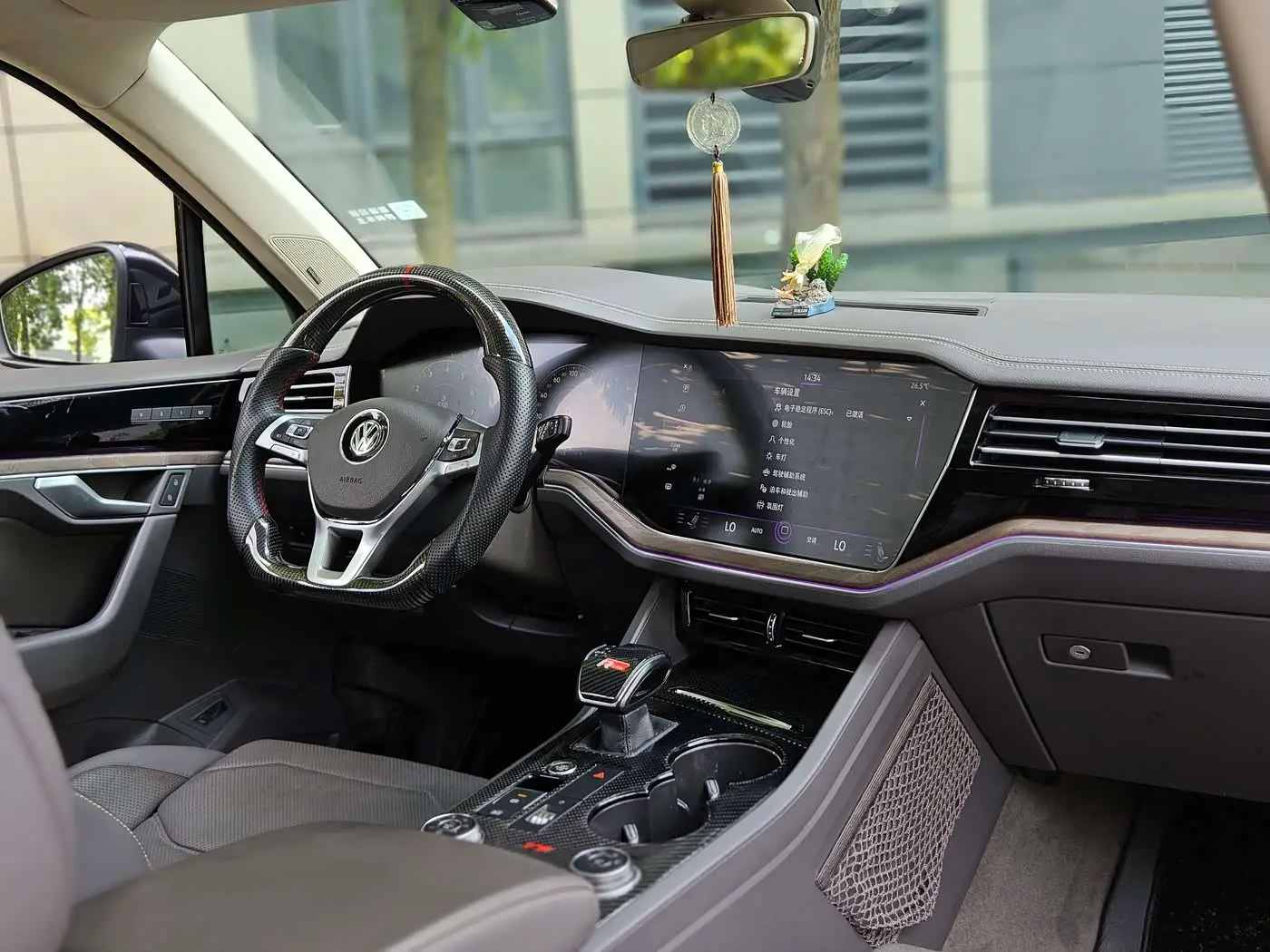 Volkswagen Touareg 2019 — Şəkil 13/20
