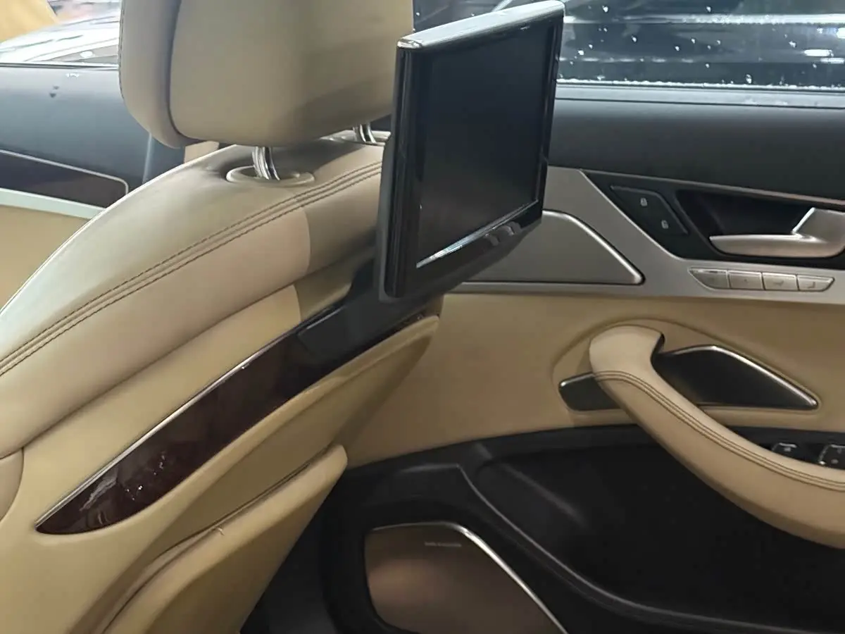 Audi A8 2012 — ფოტო 17/19