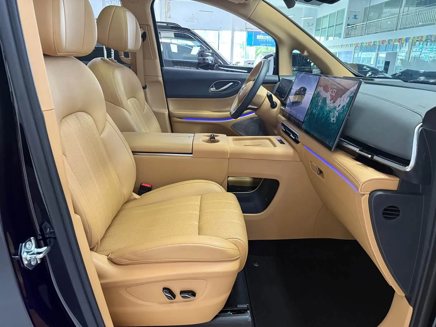 Voyah Auto Voyah Dreamer 2025 — Photo 10/20
