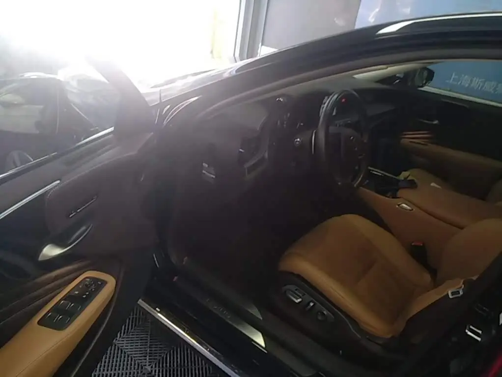 Lexus LS 2020 — Photo 16/20